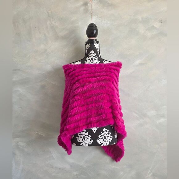 Wilsons Leather Women Soft Rabbit Fur Shawl Poncho Asymmetrical Rhombus Pullover - Picture 2 of 9